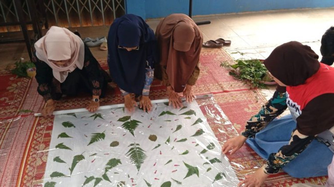 Menenun Semangat di Usia Senja, Lansia Desa Kota Karang Bangkit Bersama Pertamina EP